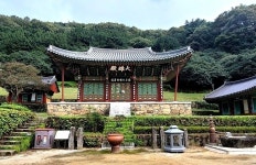 절에 온 이를 세심하게 챙겨주는 나주 불회사