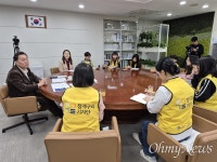 청개구리 기자단과 인터뷰한 이재준 시장 멋진 기사로 수원 알려주길