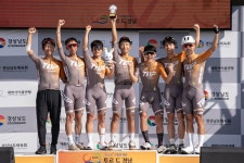 경남 도로 자전거 대회, 17명 선수들 뒤엉켜 부상