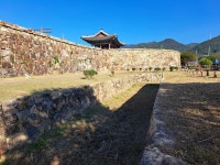 웅천왜성 가는 길에 보이는 바다, 그곳에 이순신이 있었다