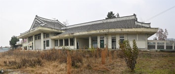 철로에 묻힌 남원성 북문... 옛 남원역 지우는가, 남기는가