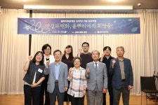 연결이 희망 되기까지 풀뿌리희망재단 20년의 기록