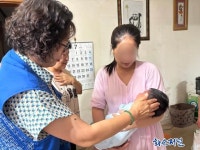 오랜만에 들려온 아기 울음소리... 농촌마을 전체가 축하 나섰다