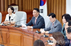 국힘 '멱살잡이' 소동에 정점식 회의 불참... 권영진 단체방에 '사과문'
