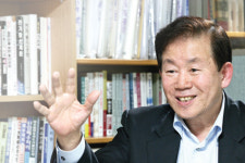 [전설로 남은 한국의 기업가들]‘정 명예회장은 위기 두려워하지 않은 기업가 정신의 화신’ - ‘이봐, 해봤어?’ 쓴  박정웅 메이텍... 