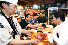 [Small Business]일대일 고객 관리가 ‘단골’ 만들어 - 성공하는 점포 탐구 - 참치 전문점