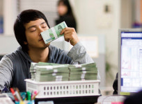 400억 꿀꺽한 ‘간 큰 패밀리’의 주가조작 수법은… 빌라 빌려 아침 7시마다 작전 짜