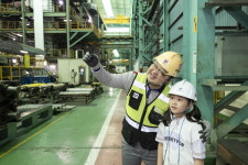 엄마·아빠가 만든 컬러강판이야 동국씨엠, 부산공장에 임직원 자녀 초청