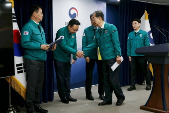 의사 “원점 재검토” vs 정부“원점 재검토 없다” 의료개혁은 필수
