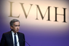 럭셔리 제국의 황제 vs 냉혹한 명품 사업가, LVMH 베르나르 아르노 회장 [박영실의 이미지 브랜딩]