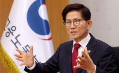 ‘보수 지지율 1위’ 김문수, 위기의 한국 정치에 승부수 던져 [박영실의 이미지 브랜딩]