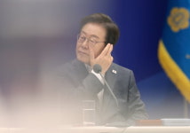 李대통령 지지율 56.5% 취임 후 최저치