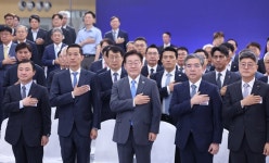 [속보] 한화 김동관 우주항공·AI에 55조 투자...영남권을 방산 거점으로