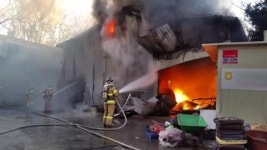 쓰레기 소각하다가...농협 창고에서 불