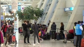 연휴에 해외 가자...공항 여행객 최다