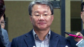 홍만표 변호사 구속...법조 비리 의혹 수사 속도