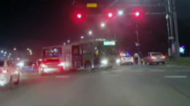 오토바이 시내버스 부딪혀...1명 부상