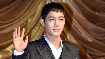한류스타 김현중 음주운전 적발...신호대기 중 잠들어