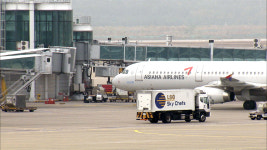 기내 벙커에 딸 눕힌 아시아나 승무원 적발