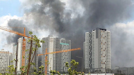 동탄 제2신도시 상가 공사 현장 화재...1시간 넘게 진화 중