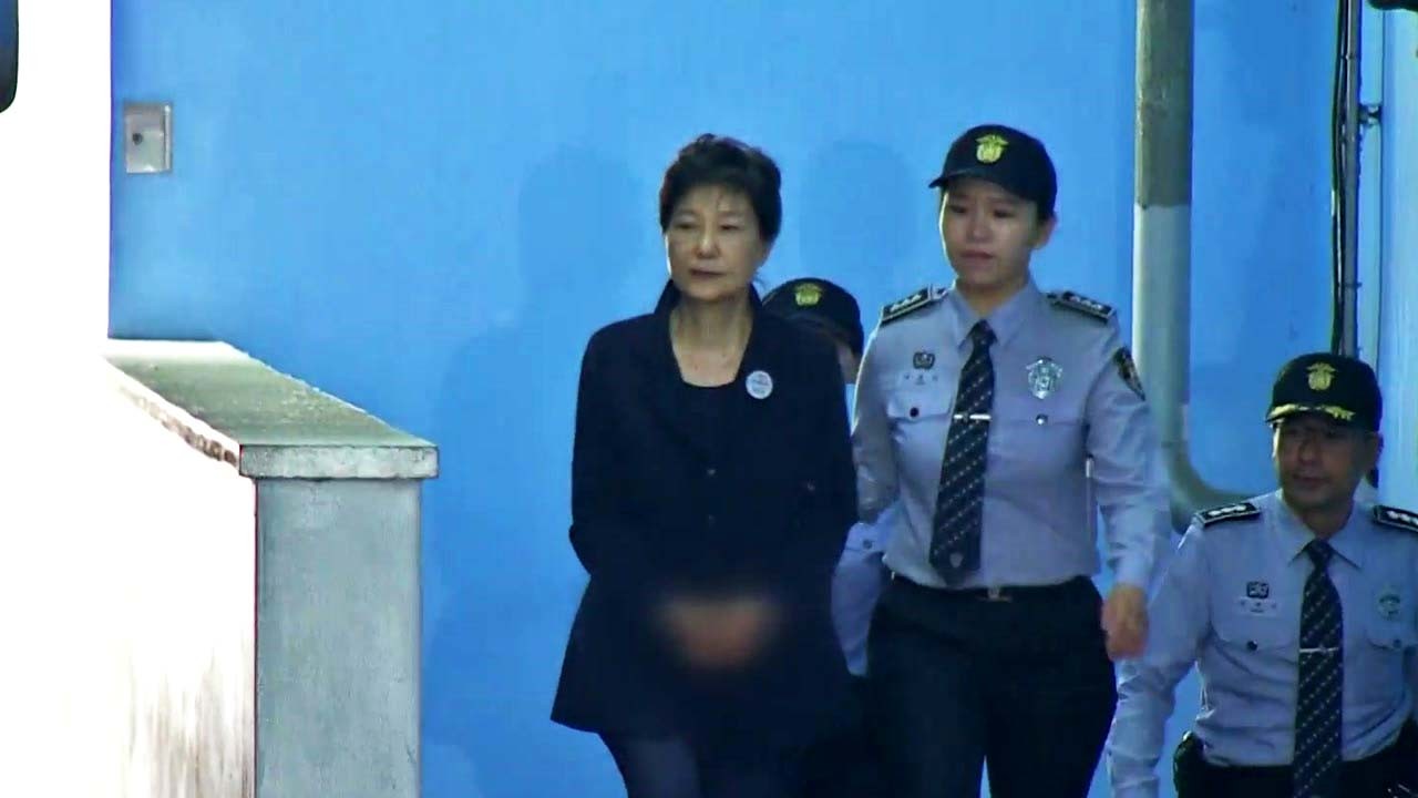 윤석열 전 대통령, 내란 우두머리 혐의 재판에서 4회 연속 불출석 - 궐석재판 진행Decision