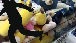 인형뽑기 기계 절단해 130만원 훔친 10대들