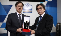 [포토] 박진철 프로, 2018한국국제낚시박람회서 FTV 제작위원 위촉패 수여