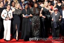 [71st 칸 현장] "男과 어깨 나란히"...82명 女영화인들의 외침