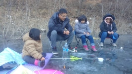 금봉저수지 제1회 의성 겨울빙어 축제 열려...가족단위 출조객 빙어낚시 한창·마릿수 조황