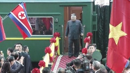 [속보] 김정은 위원장 베트남 동당역 도착