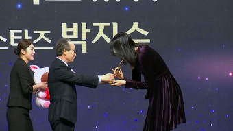 박지수, 역대 최연소 여자프로농구 최우수선수...박지현 신인왕