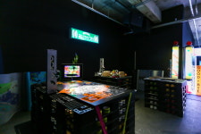 〔안정원의 디자인 칼럼〕 일상의 소재와 결합한 감각적이면서도 실험적인 전시 굿즈모아마트 2