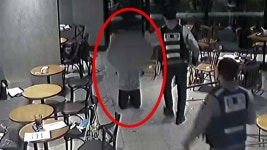 처음 보는 여대생에게 '흉기 난동'...순식간에 아수라장