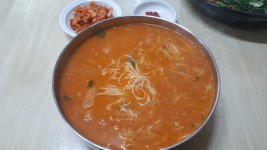 [힘이 되는 한 끼] 충북 옥천 선광집, 시골 국도를 달려 생선국수를 맛보다