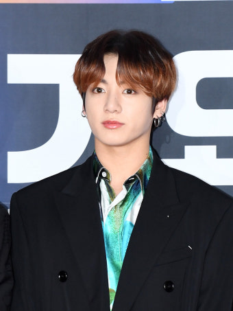 정국, 우익 모자 논란에 사과…더 깊이 생각하고 행동하겠다