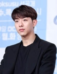 씨엔블루 이정신, 부친상...가족과 빈소 지켜