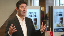 다수 직원과 성관계한 맥도날드 전 CEO, 퇴직금 1천 200억 원 반납