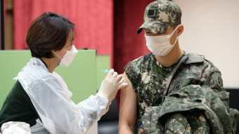 軍 내 신규 확진 30명...군의관 117명 종합병원에 지원 파견