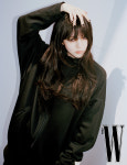한소희, 파격 스타일 변신…시스루 뱅+스모키 메이크업 완벽 소화