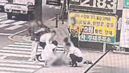 승무원도, 주유소장도, 지나가던 사람들도...길에서 쓰러진 시민 살린 영웅들 [제보영상]