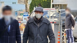 오영수법무사사무소 | [Y현장] "강제추행 사실 아냐"... 오영수, 첫 재판서 혐의 부인