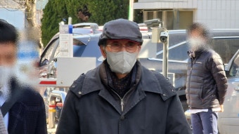 '강제추행' 오영수 첫 재판...