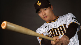 김하성, MLB 시범경기 복귀전 '3타수 3안타' 맹활약