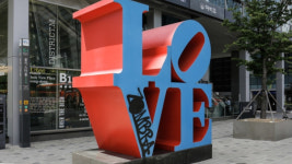 명동 대신증권 앞 LOVE 조각 훼손…범인은 외국인