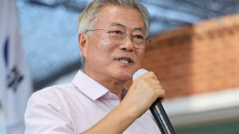 文, '독립전쟁 영웅' 흉상 이전 논란에 