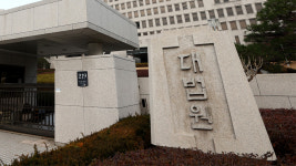손에 흉기 쥐었나? 주먹 강제로 펴 골절시킨 복싱 코치…무죄