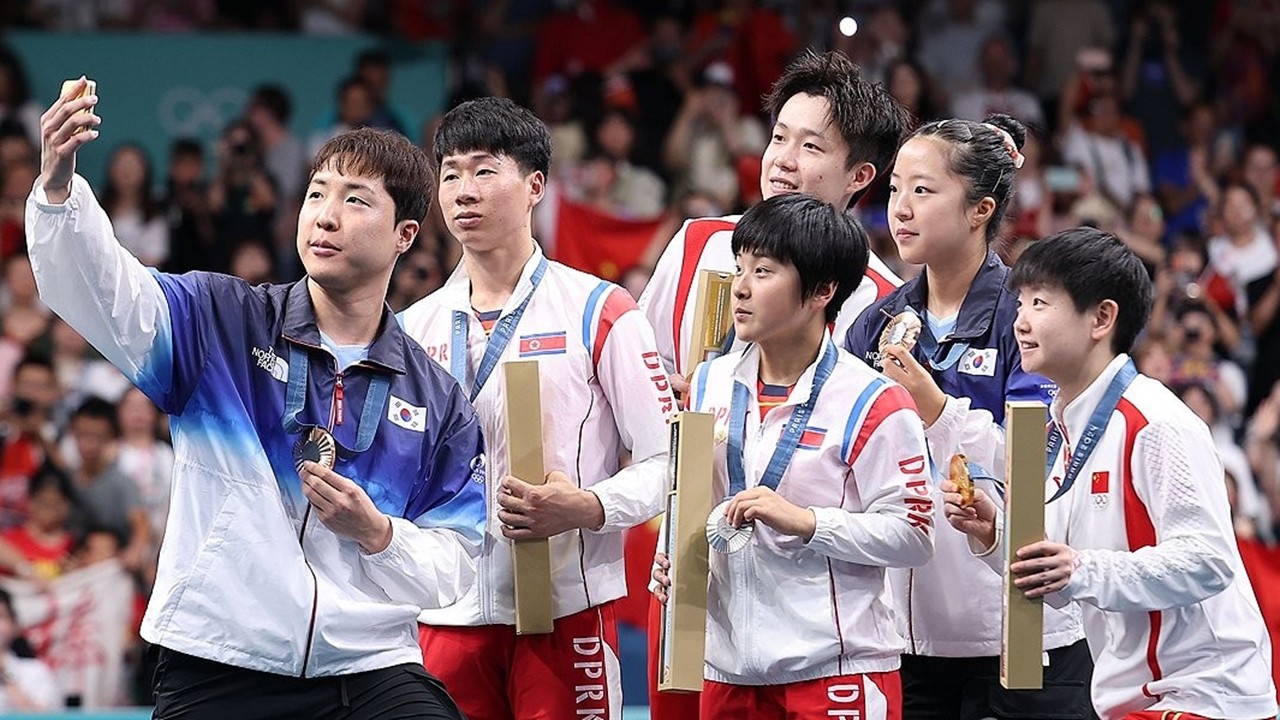 파리 올림픽 북한 선수단에 삼성 스마트폰 제공 논란, 대북 제재 위반 가능성 논의 여론 확산