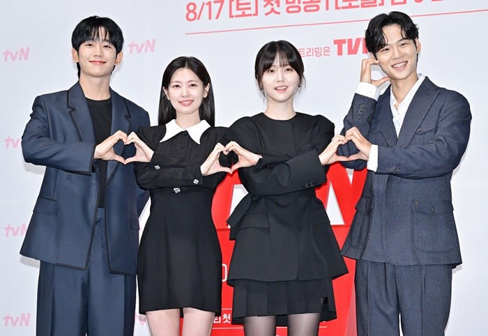 로코 장인 정해인, 인기 여전! 팬들의 눈길 사로잡는 매력적 연기란?