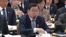 [속보] '윤 정부 임명' 유철환 권익위원장 사의 표명