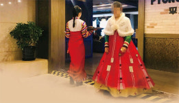 [상하이 통신] “놀러 한번 오시라요” 북한식당들의 변신